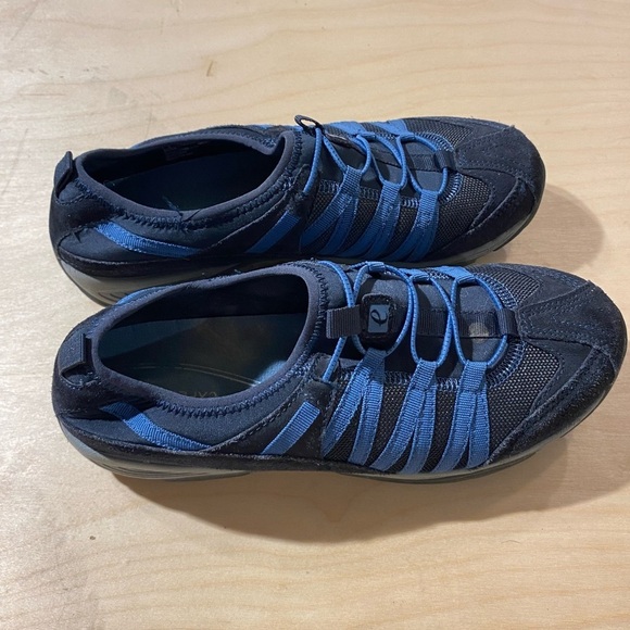 Explore Slip On Sneaker size 9 (Box 2) - Picture 9 of 16